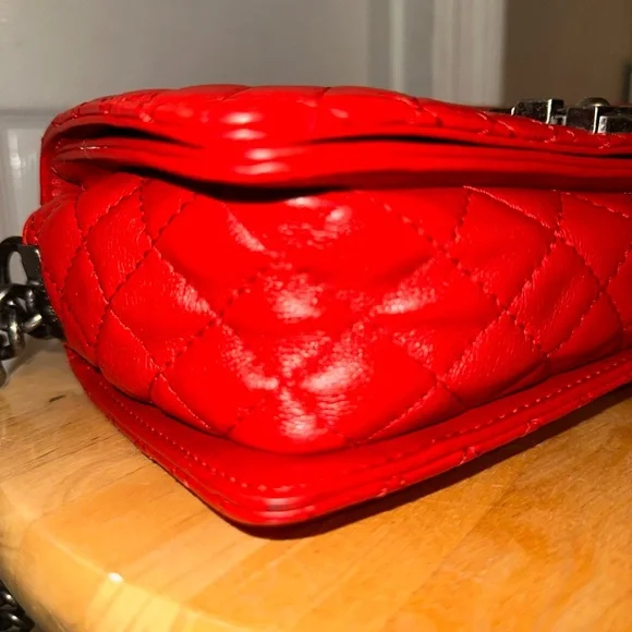 CHANEL Red Quilted Crossbody Bag with Chain Strap - Picture 4 of 16